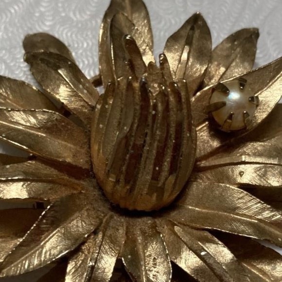Elegant vintage flower brooch - Picture 2 of 3